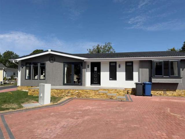 Park Home for sale in Bray