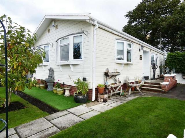 Park Home for sale in Whiston Lane Ends, Knowsley