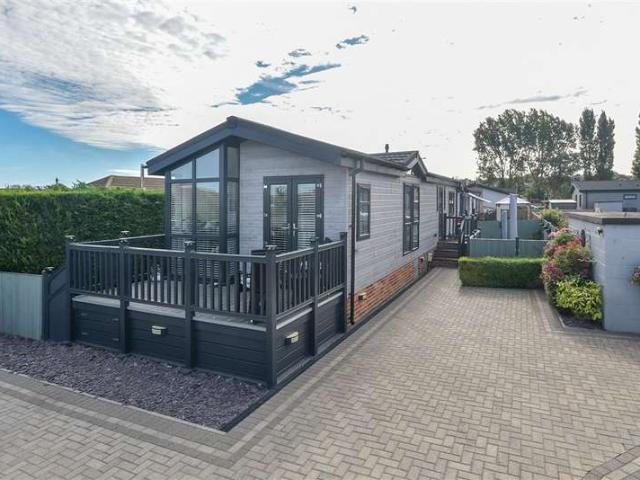 Park Home for sale in Minster-on-Sea, Oad Street