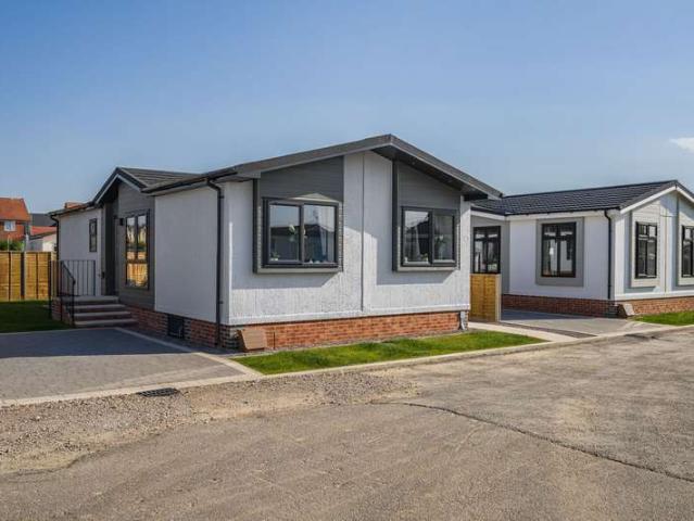Park Home for sale in Pamington, Gloucestershire