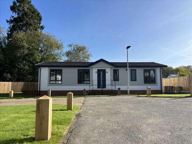 Park Home for sale in Denham, Gerrards Cross and Chalfonts Community Board, Denham Garden Village
