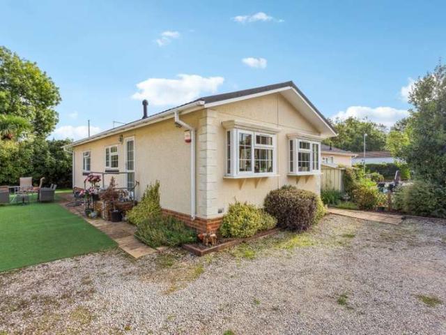 Park Home for sale in Harmondsworth, Greater London