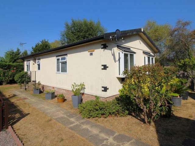 Park Home for sale in Parnwell, Peterborough