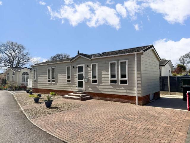 Park Home for sale in Alderholt, East Dorset