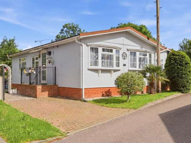 Park Home for sale in Lambourne, Epping
