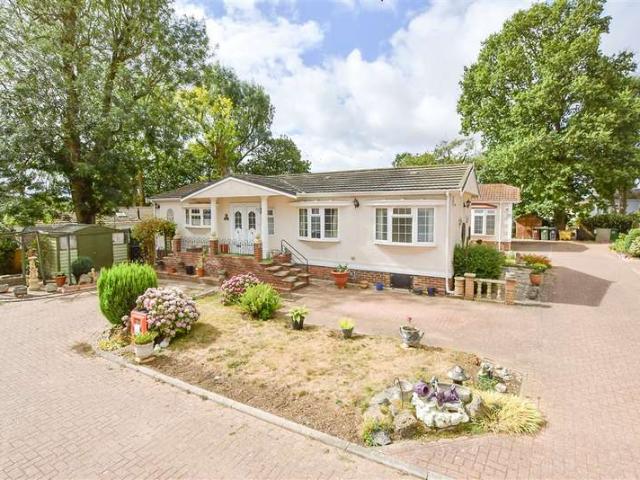 Park Home for sale in Midway, Kent