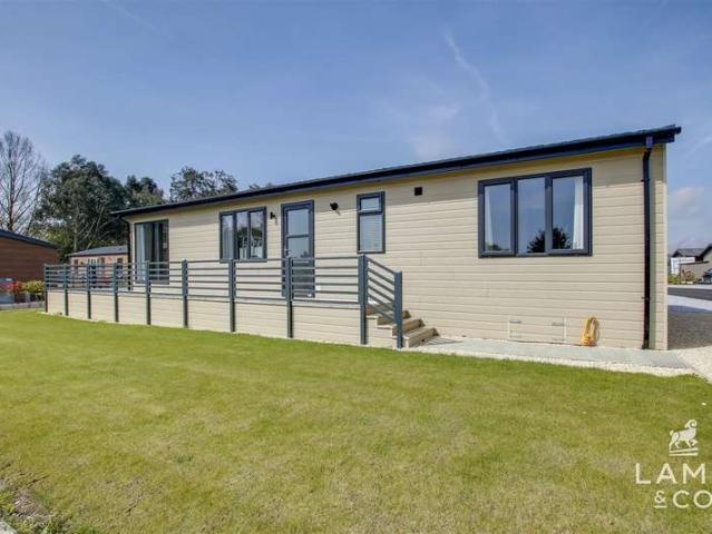 Park Home for sale in Dale Hill, Essex