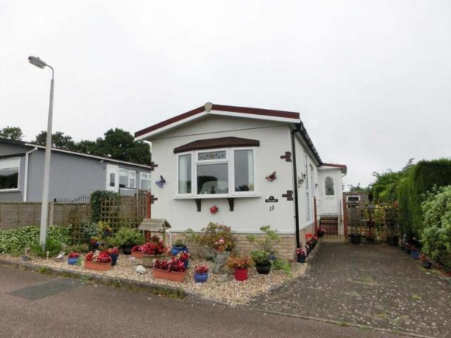 Park Home for sale in Bromsgrove, Worcestershire