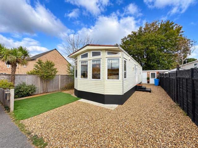 Park Home for sale in Dedworth, Windsor
