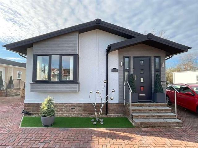 Park Home for sale in Sandown Park, Kent