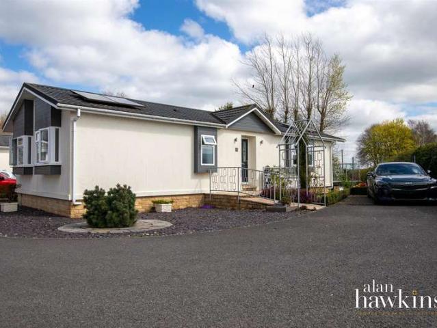 Park Home for sale in Bradenstoke, Wiltshire