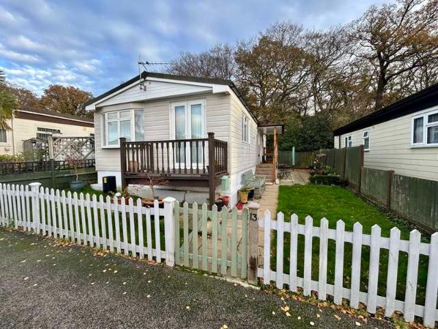 Park Home for sale in Sewardstonebury, Epping