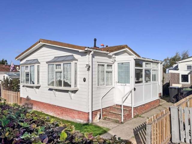 Park Home for sale in Applegarth Park, Canterbury