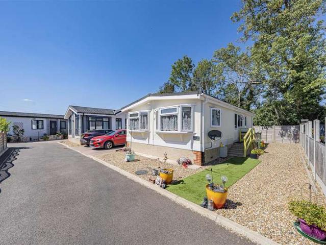 Park Home for sale in Cranbourne, Winkfield