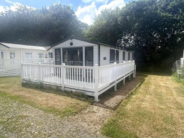 Park Home for sale in Sewardstonebury, Epping