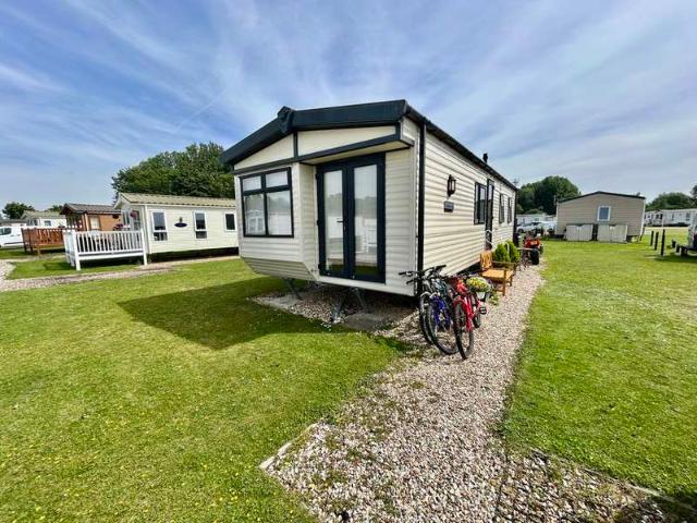 Park Home for sale in Broxbourne, Hertfordshire