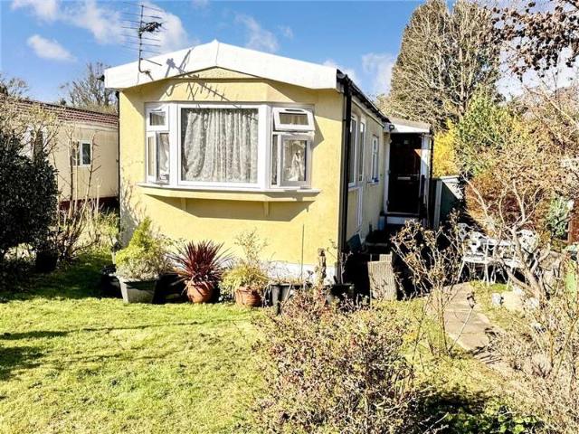Park Home for sale in Box Hill Village, Pachesham Park