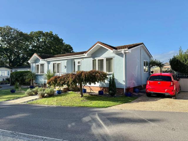 Park Home for sale in Oak Tree Park, Ferndown