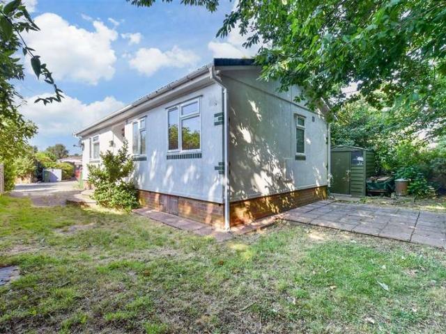 Park Home for sale in Box Hill Village, Pachesham Park