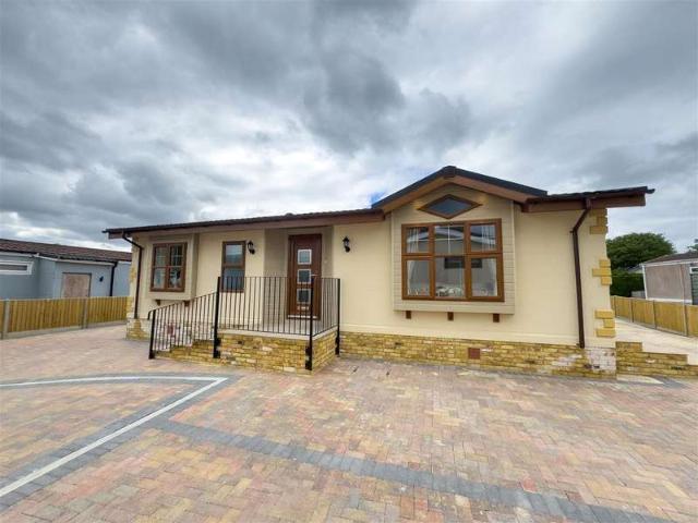Park Home for sale in Bray