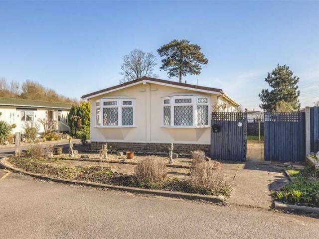 Park Home for sale in Slough, Wexham Park Home for sale in Slough, Wexham