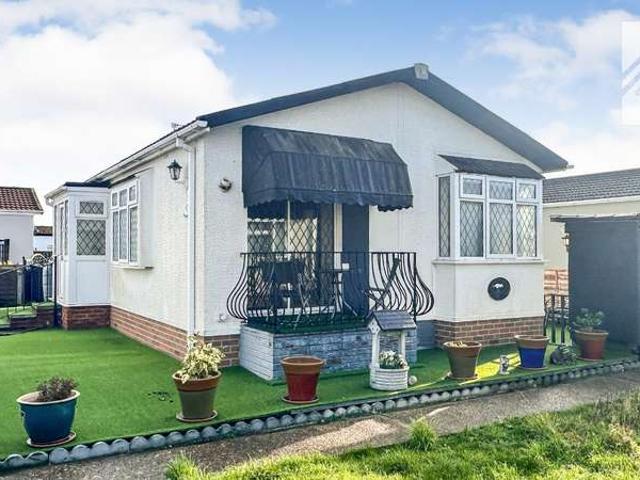 Park Home for sale in Newlands, Castle Point
