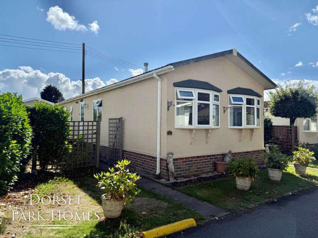 Park Home for sale in West Moors, Ferndown