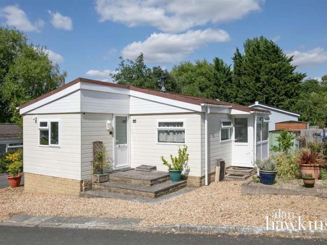 Park Home for sale in Bradenstoke, Wiltshire