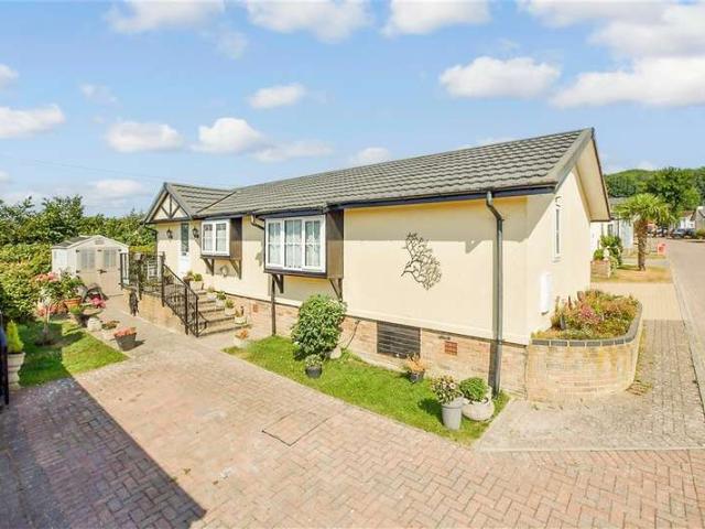 Park Home for sale in Midway, Kent