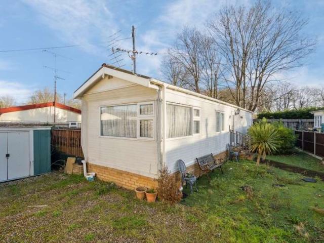 Park Home for sale in West Drayton, Harmondsworth