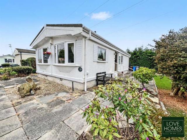 Park Home for sale in Peel Hill, Lancashire