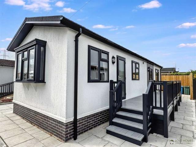 Park Home for sale in Peel Hill, Lancashire