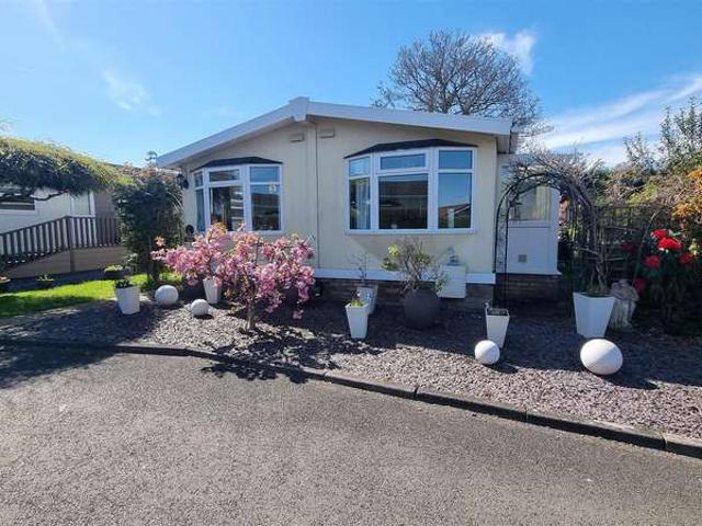 Park Home for sale in Bromsgrove, Worcestershire