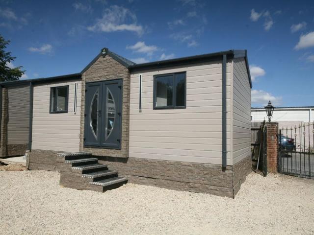 Park Home for rent in Stokenchurch, Buckinghamshire