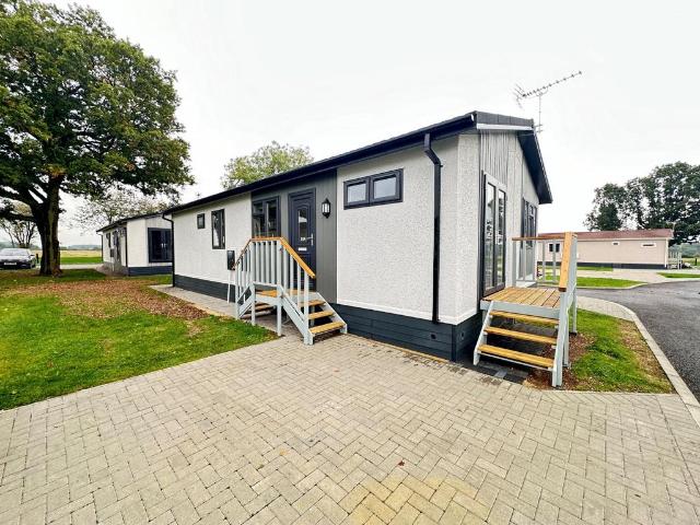 Park Home for rent in Slip End, Bedfordshire