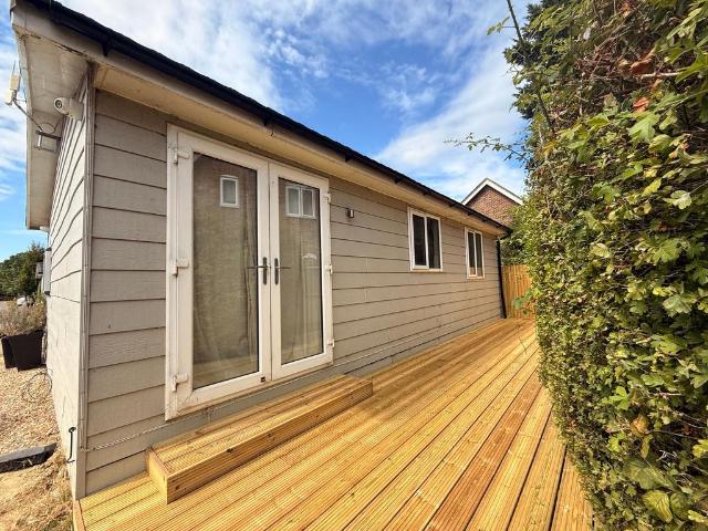 Park Home for rent in Chiddingly, Cross In Hand