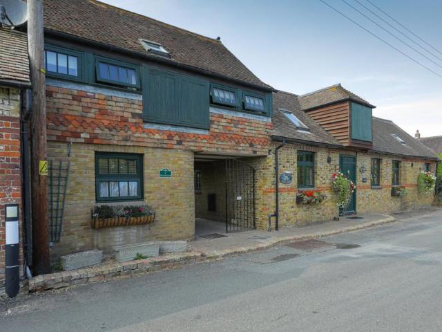 Park Home for sale in Barnsole, Ash