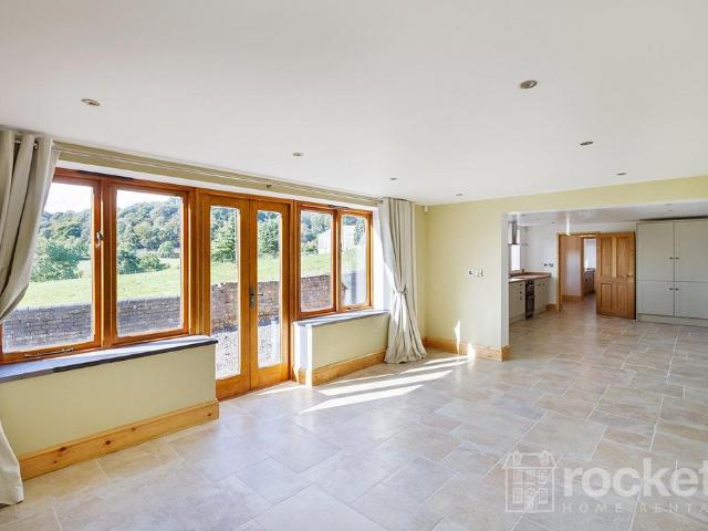 Park Home for rent in Baswich, Staffordshire