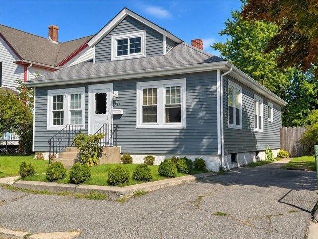House for sale in Fairlawn, Pawtucket