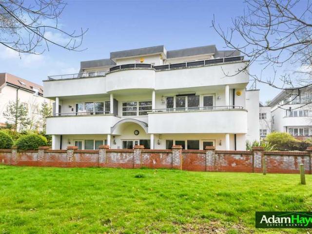 Apartment for sale in Hendon, Greater London
