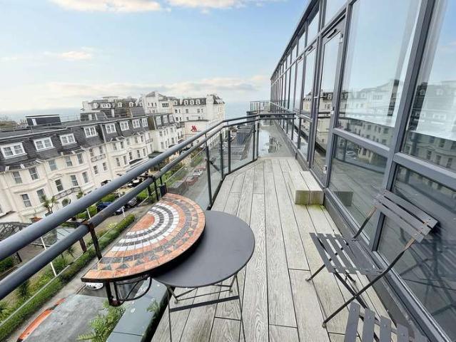 Apartment for sale in West Cliff, Bournemouth