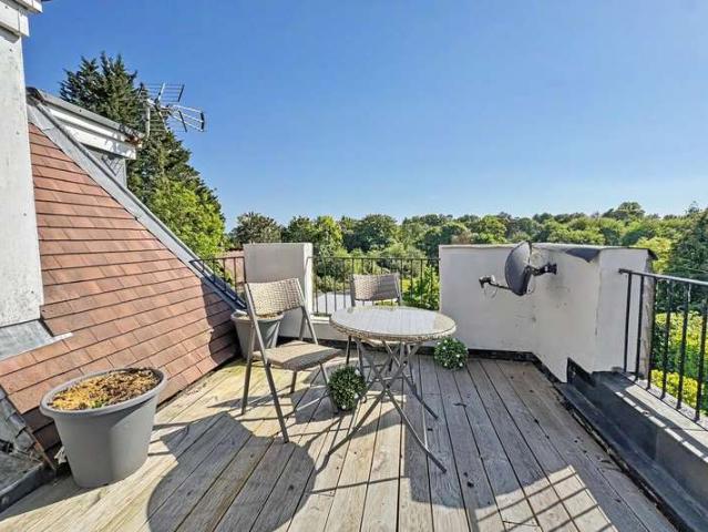 Apartment for sale in Kings Worthy, Hampshire