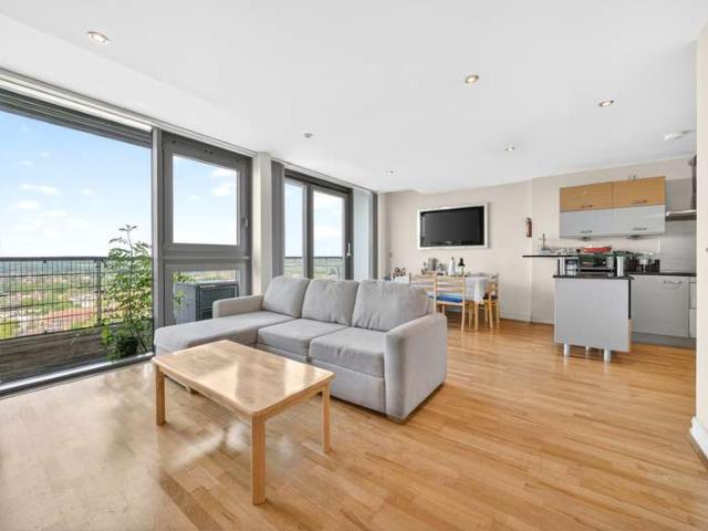 Apartment for sale in North Finchley, Greater London