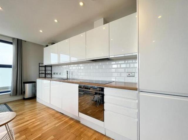 Apartment for rent in Lakenham, East Bank