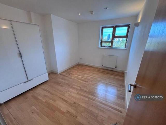 Apartment for rent in Cat Hill, England