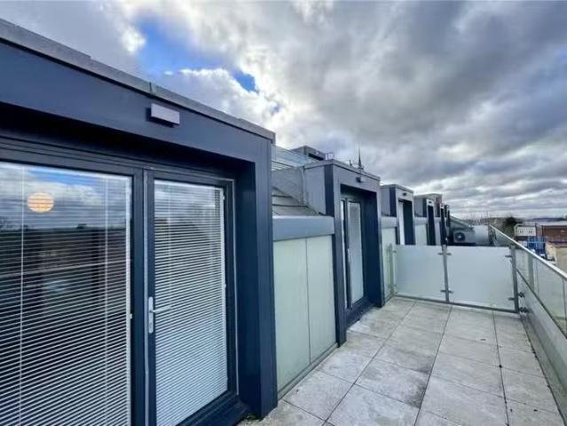 House for rent in Pilgrims' Hatch, Navestock Side