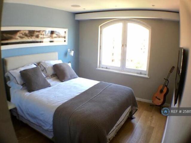 Apartment for rent in Cat Hill, England