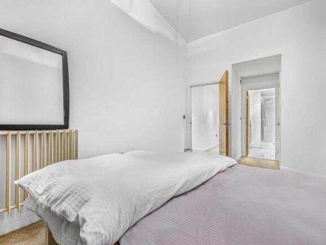 Property for rent in Cat Hill, England