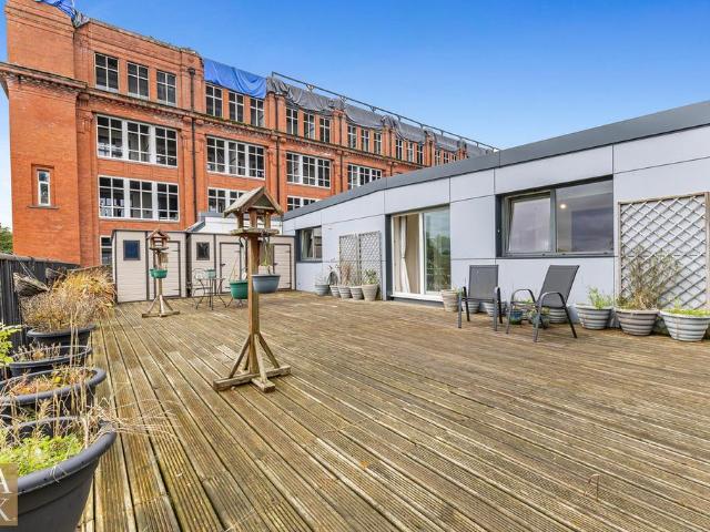 Flat for sale in Lee Bank, Greater Manchester