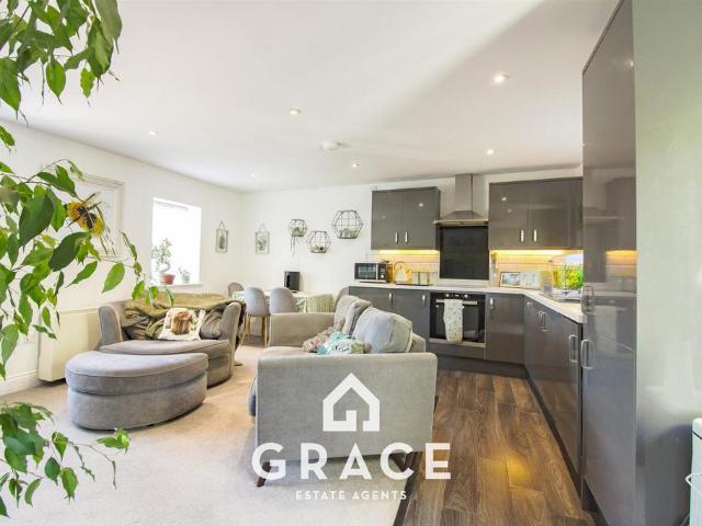 Flat for sale in Key Street, Suffolk
